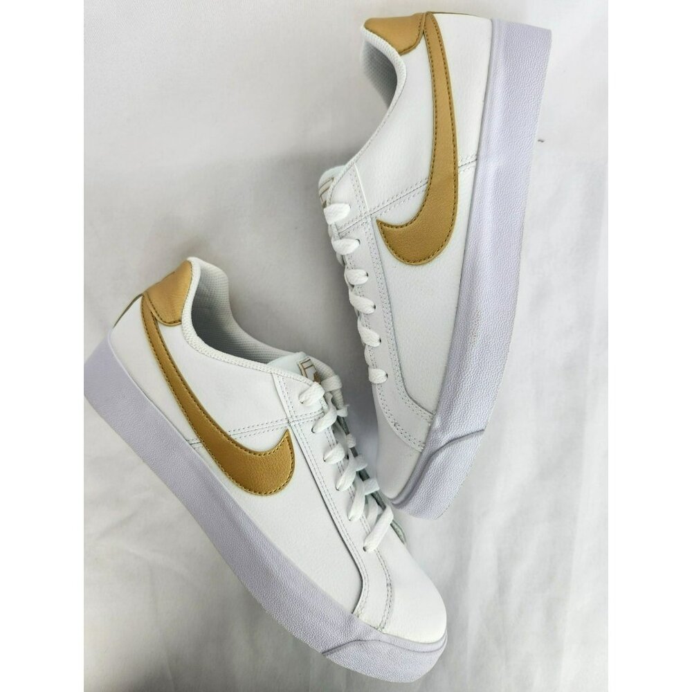 10 WOMEN'S NIKE COURT ROYALE ALL WHITE GOLD A02810-109 SNEAKERS SPORTSWEAR